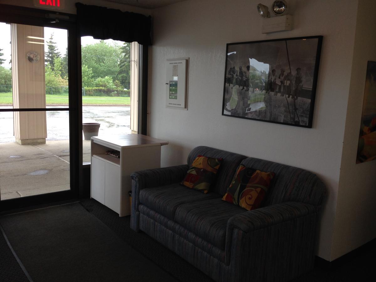 Plains Motor Inn Stettler Luaran gambar