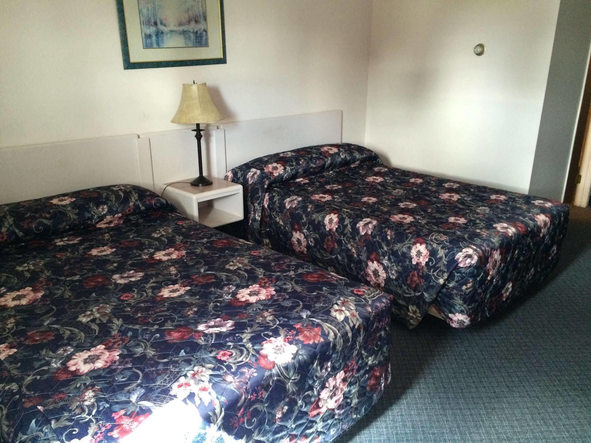 Plains Motor Inn Stettler Luaran gambar